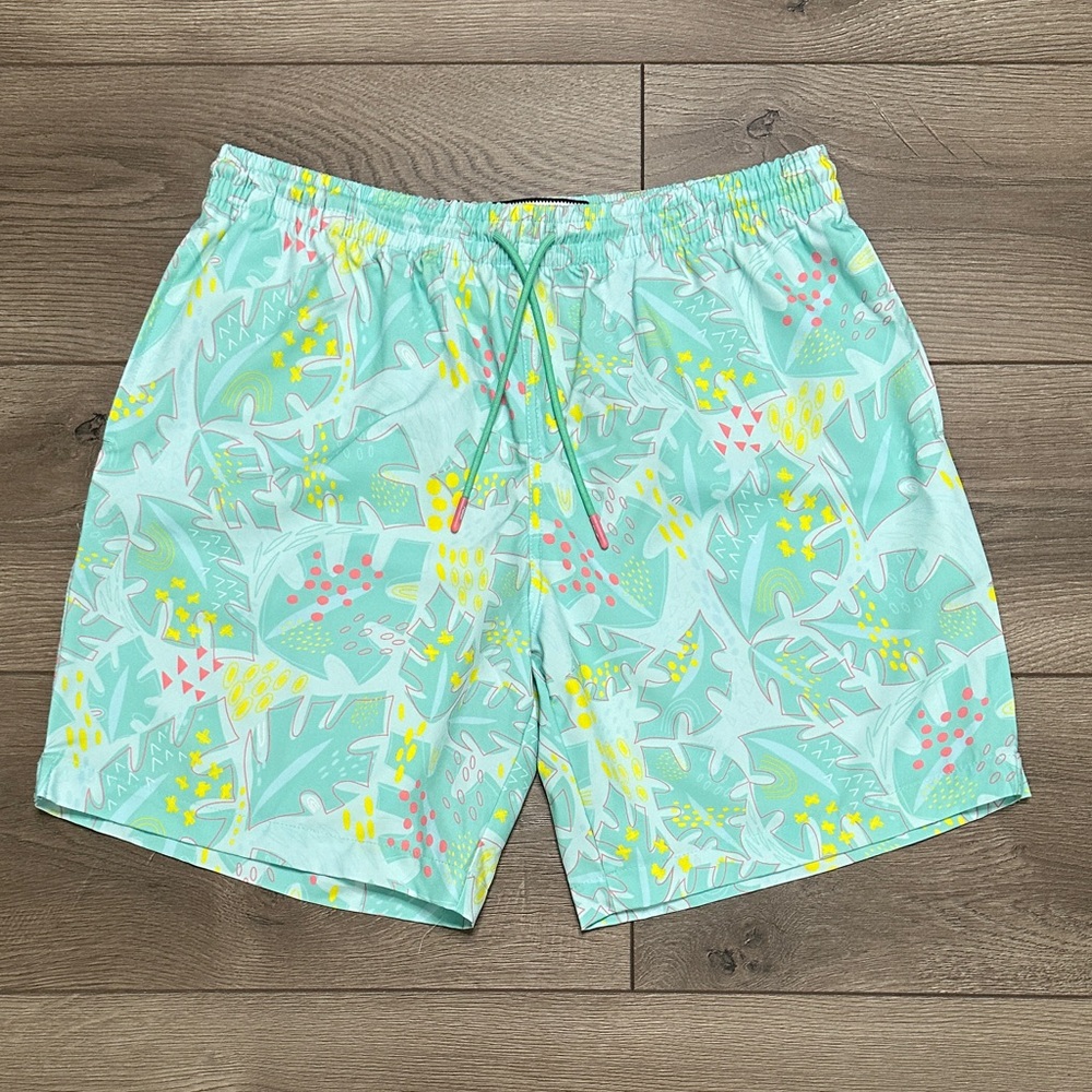 NWOT RSVLTS 7" Hybrid Wildberry‎ Cove Shorts Yellow Green Size Medium